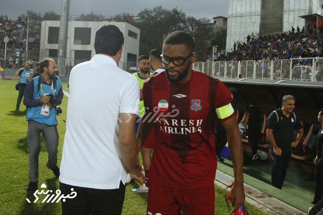 (عکس) خوش و بش سردِ کوین یامگا و جواد نکونام (عکس) خوش و بش سردِ کوین یامگا و جواد نکونام