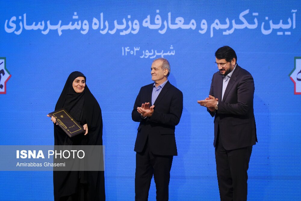 عکسی پربازدید از مراسم معارفه تنها وزیر زن کابینه پزشکیان عکسی پربازدید از مراسم معارفه تنها وزیر زن کابینه پزشکیان