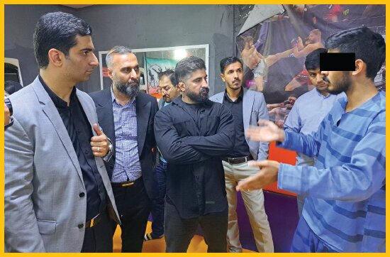 صحنه قتل دختر رزمیکار در قفس بازسازی شد صحنه قتل دختر رزمیکار در قفس بازسازی شد