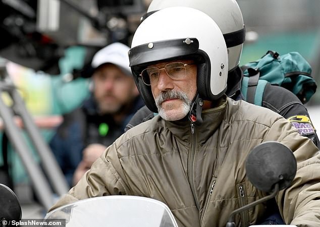 بازگشت «دنیل دی لوییس» به سینما با فیلم شقایق /Avelyne