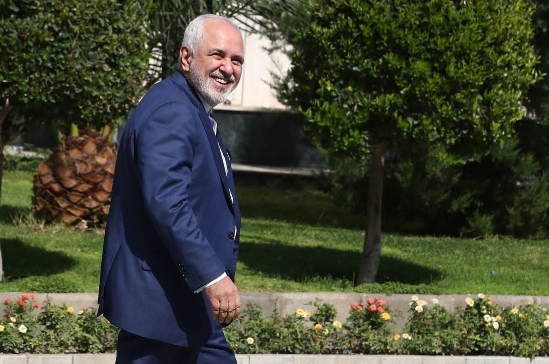 عکس| چهره خندان ظریف بعد از حمله ایران به اسرائیل