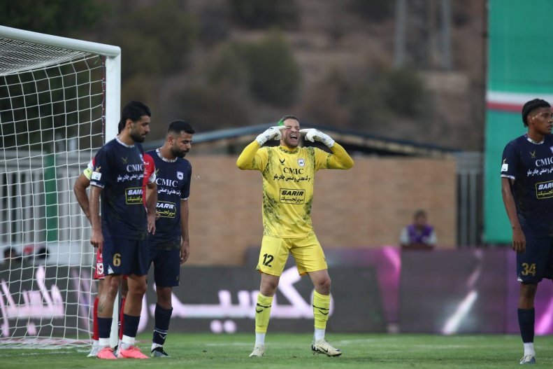 اولین مصدوم بر اثر نور لیزر در فوتبال ایران!