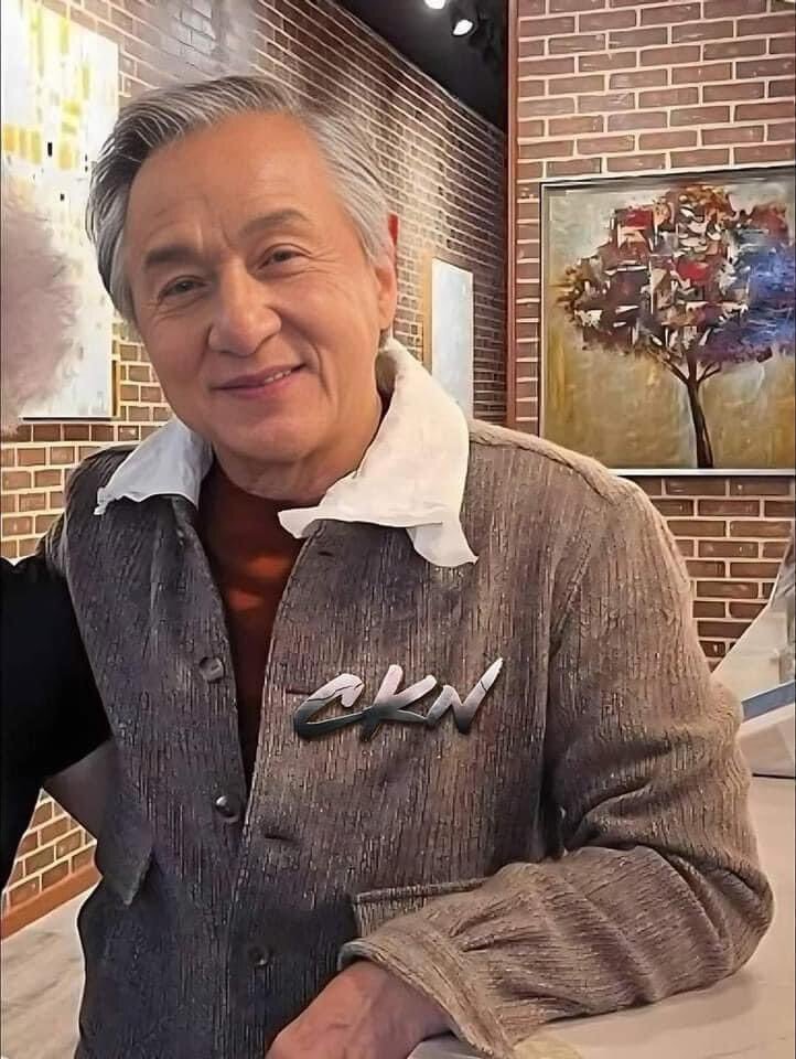 عکس | تصویری جدید از جکی چان در ۷۰ سالگی با موهای جوگندمی عکس | تصویری جدید از جکی چان در ۷۰ سالگی با موهای جوگندمی