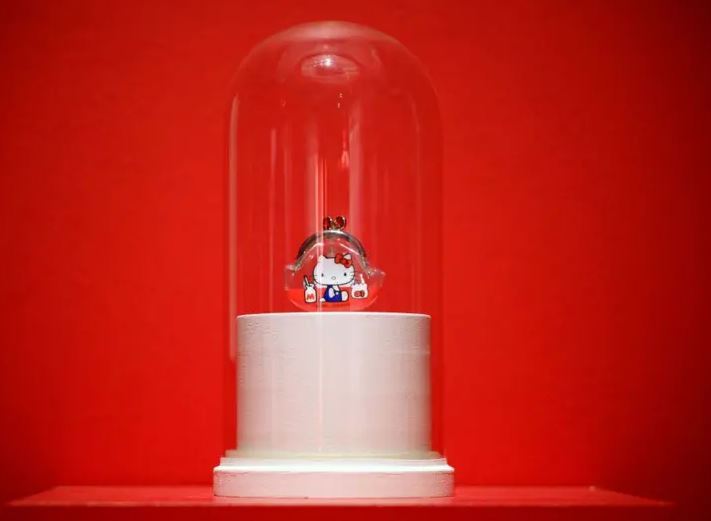 چه کسی هِلو کیتی را آفرید و آیا هِلو کیتی گربه است؟