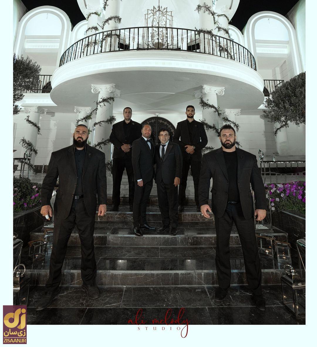 تصاویری از مراسم عروسی بازیگر تمساح خونی با چندین بادیگارد!