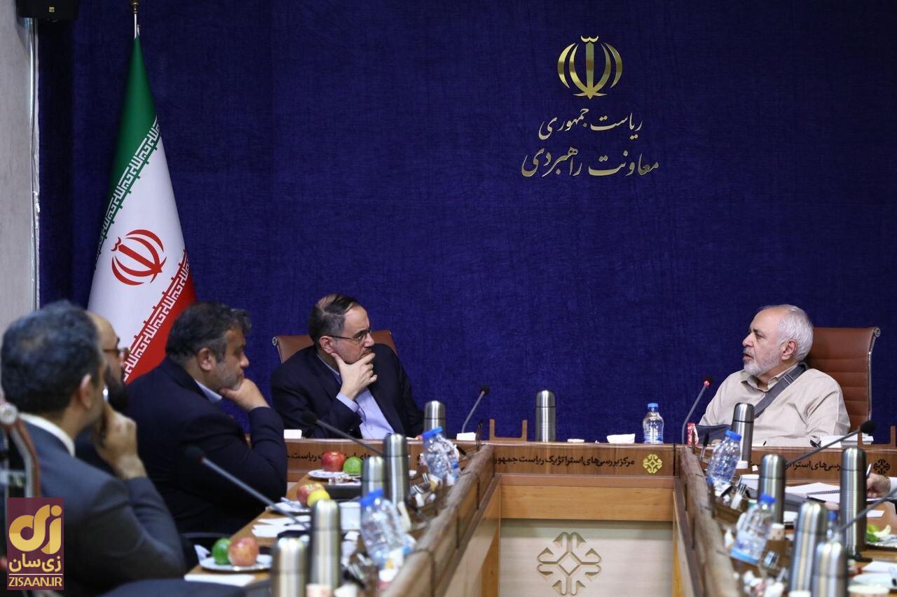 تصاویر محمد جواد ظریف با دست آسیب دیده