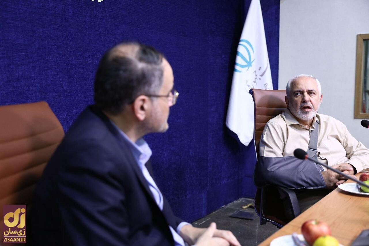 تصاویر محمد جواد ظریف با دست آسیب دیده