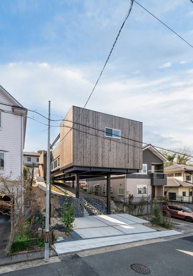 تعامل جالب معمار ژاپنی با شیب منطقه! تعامل جالب معمار ژاپنی با شیب منطقه!