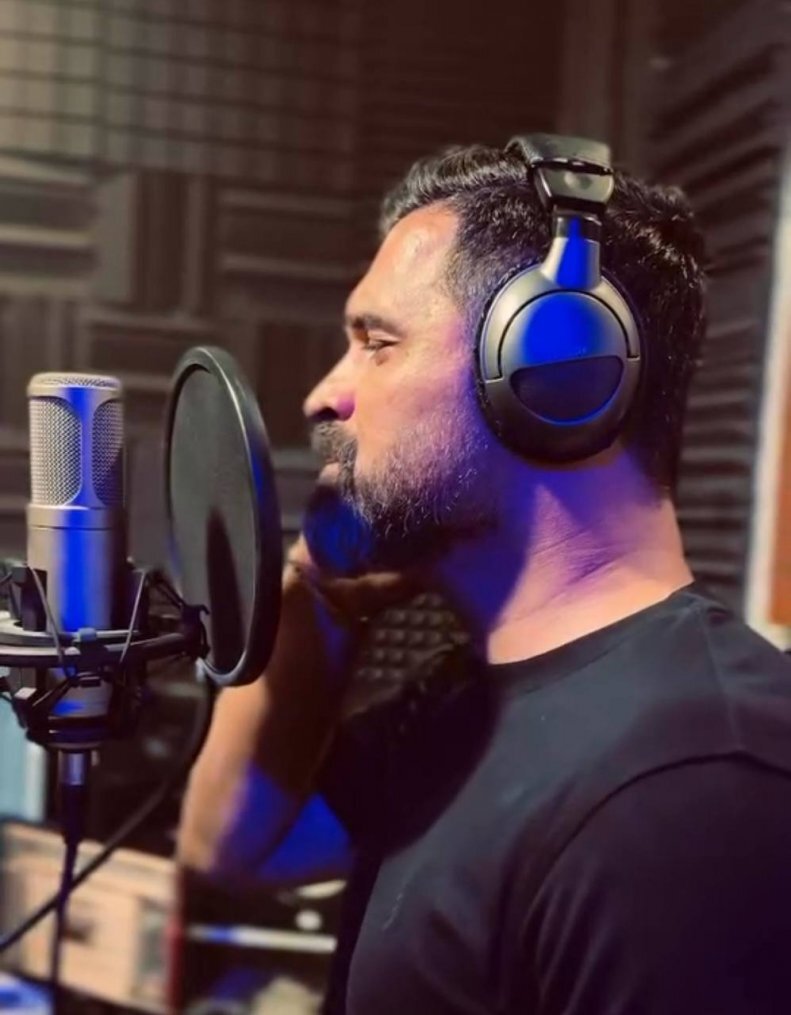 مهاجم تیم ملی در جام ملت‌ها خواننده شد