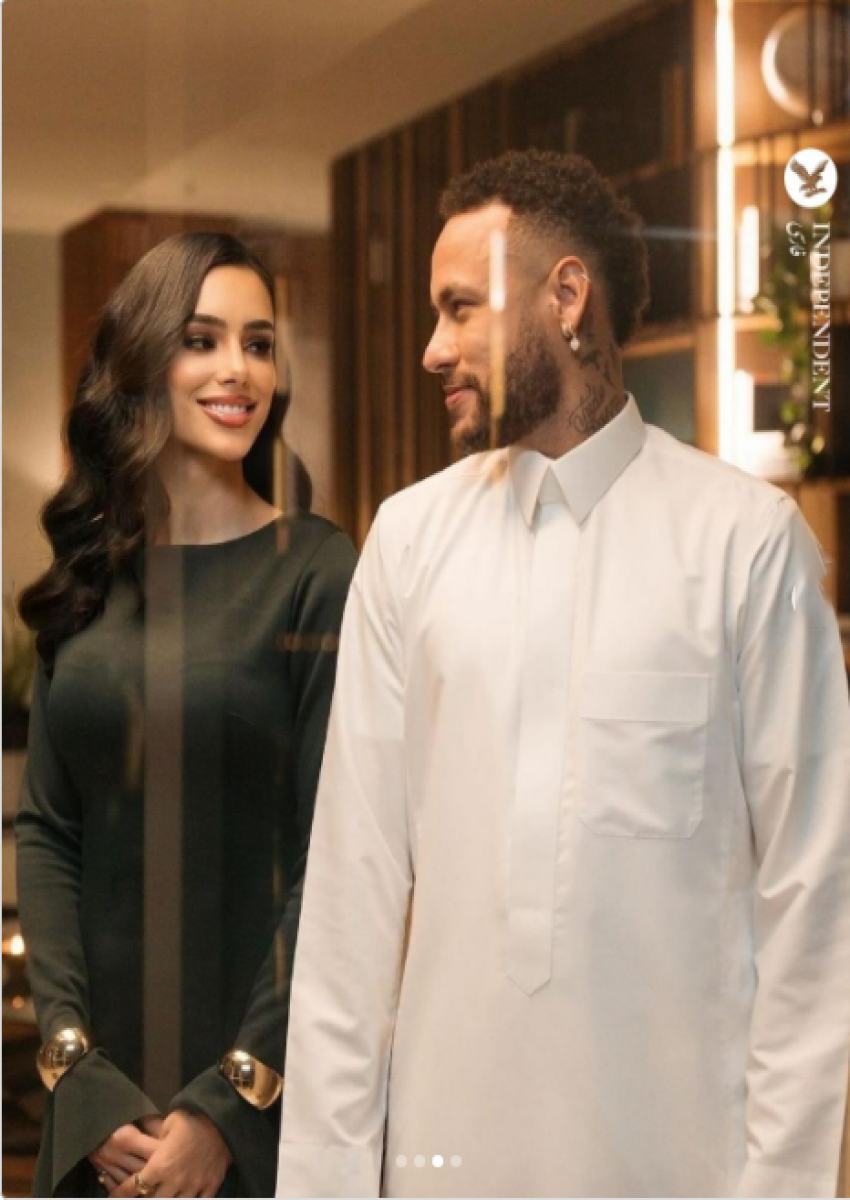 نیمار جونیور و نامزدش با لباس عربی در یک آگهی فروش عطر