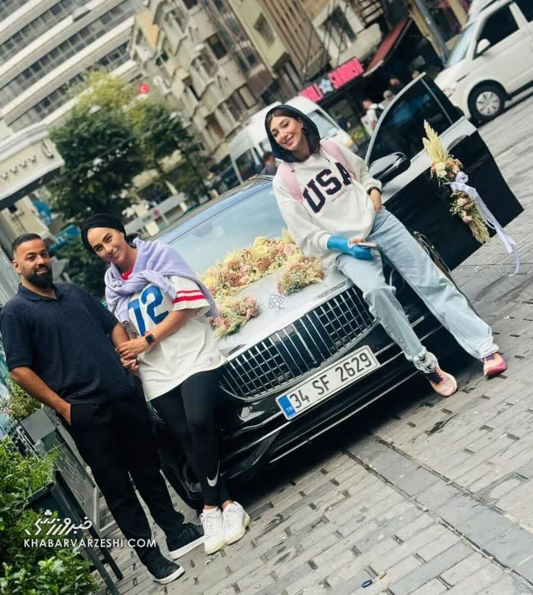 عکس | مبینا نعمتزاده و مهروز ساعی کنار ماشین عروس عکس | مبینا نعمتزاده و مهروز ساعی کنار ماشین عروس