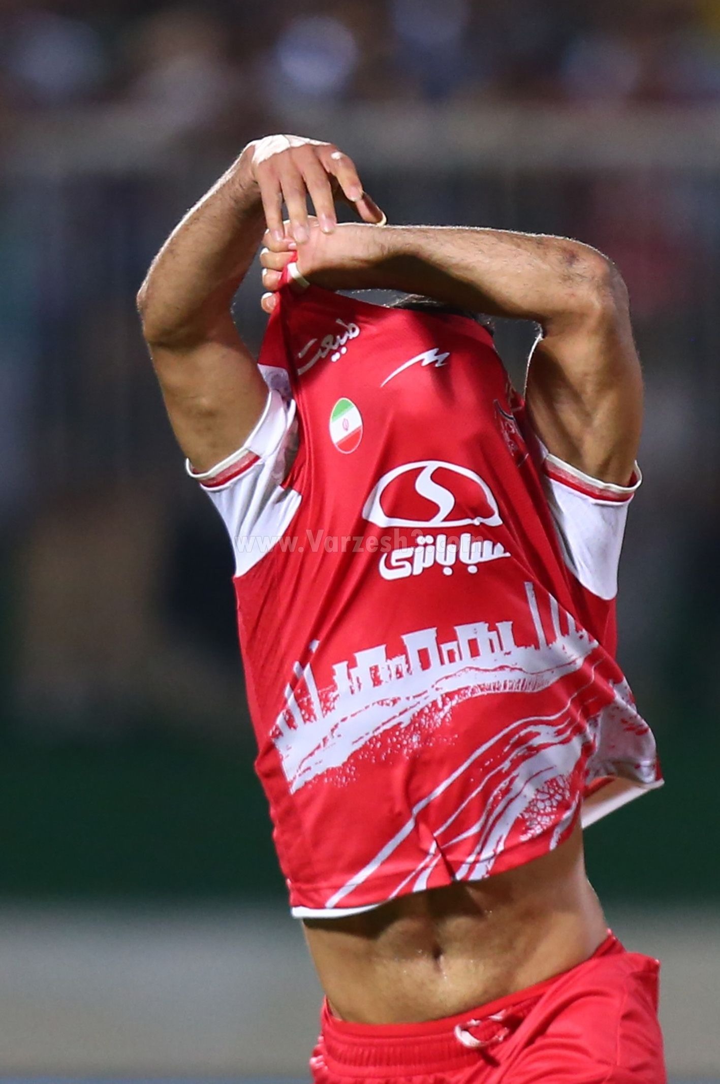 حسین کنعانی وارد رختکن استقلال شد! حسین کنعانی وارد رختکن استقلال شد!