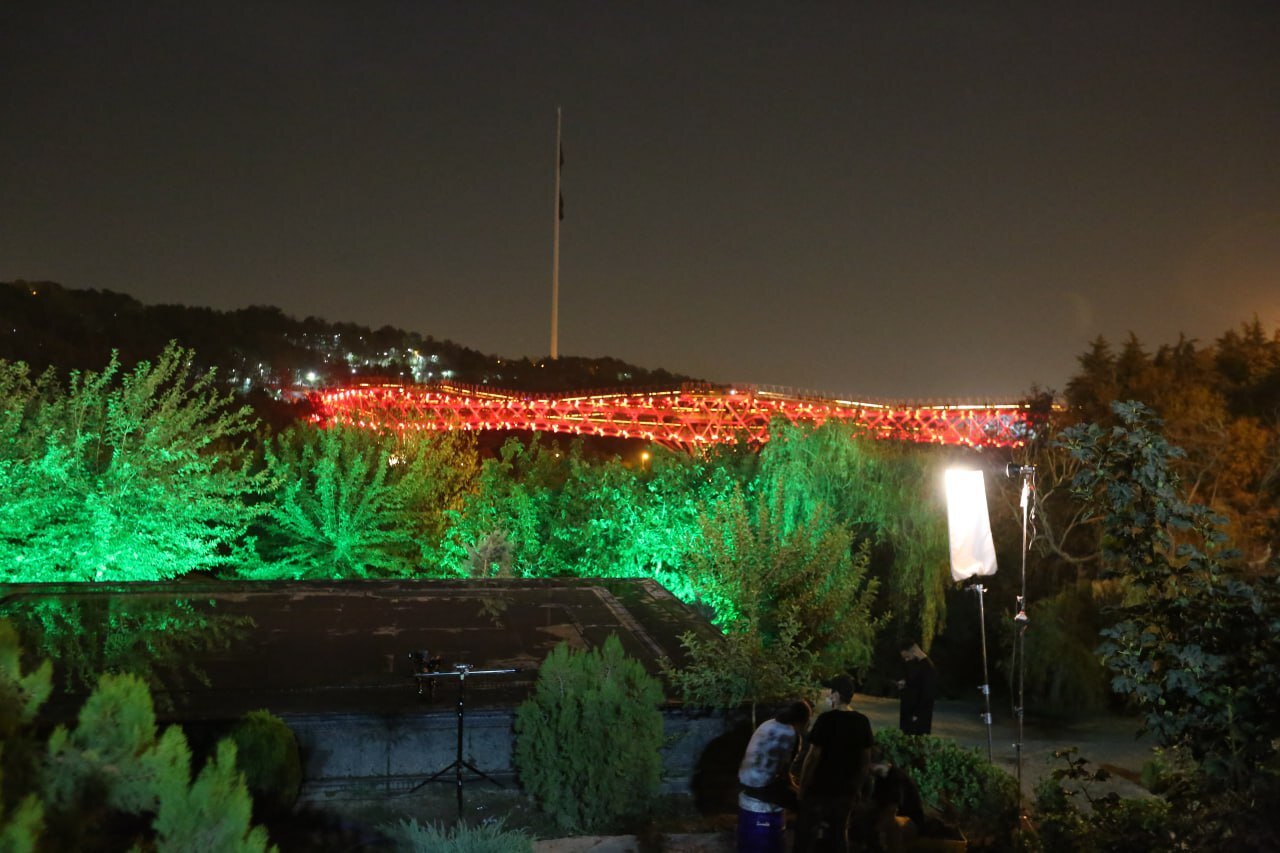 شکل و شمایل پل طبیعت شبانه تغییر کرد شکل و شمایل پل طبیعت شبانه تغییر کرد