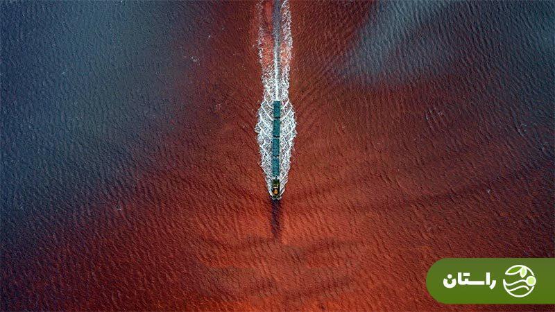 ماجرای قطار عجیبی که از دریاچه صورتی سیبری می‌گذرد چیست؟