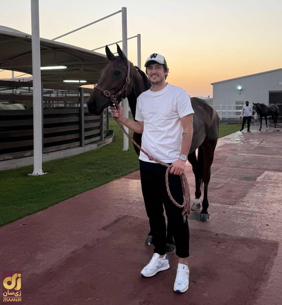 عکس | تفریح لاکچری  و محبوب سردار آزمون در امارات