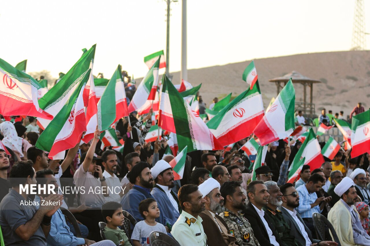 تصاویری جالب از برگزاری برنامه «محفل» در جزیره ابوموسی؛ چرا محفل به بوموسی رفت؟
