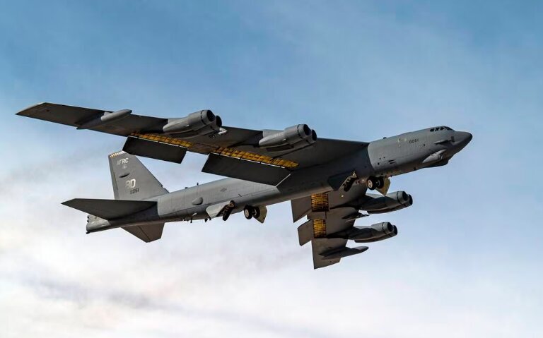 چرا آمریکا بمب افکن بی۵۲ و ناوشکن به خاورمیانه اعزام میکند؟ چرا آمریکا بمب افکن بی۵۲ و ناوشکن به خاورمیانه اعزام میکند؟