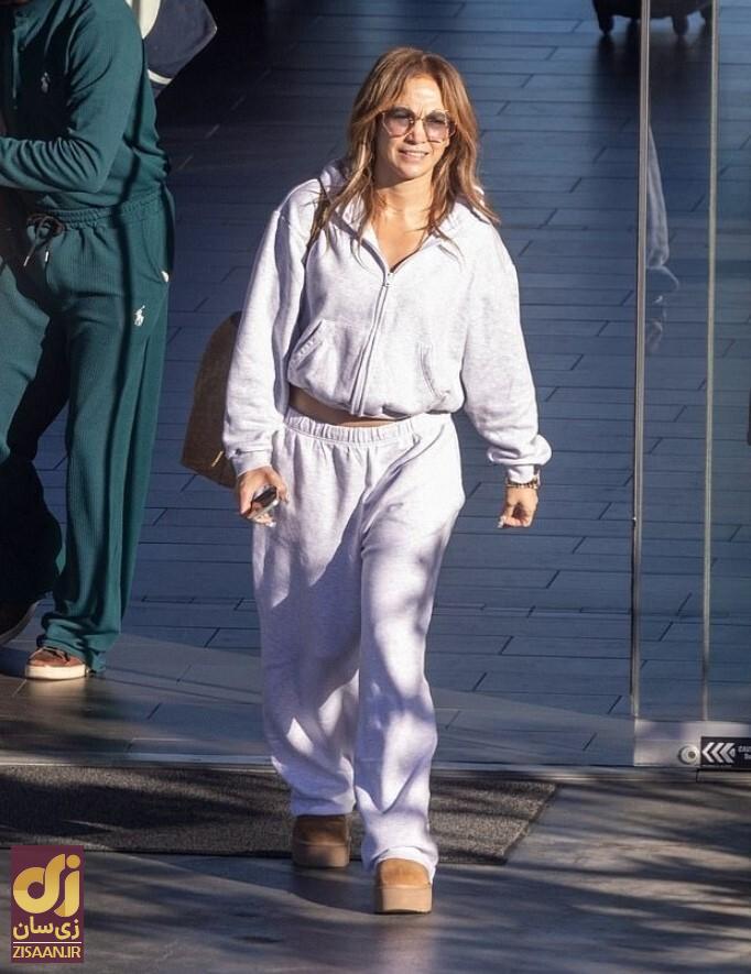 غوغای جنیفر لوپز در عربستان؛ حمله به خواننده مشهور به خاطر این پوشش + عکس غوغای جنیفر لوپز در عربستان؛ حمله به خواننده مشهور به خاطر این پوشش + عکس