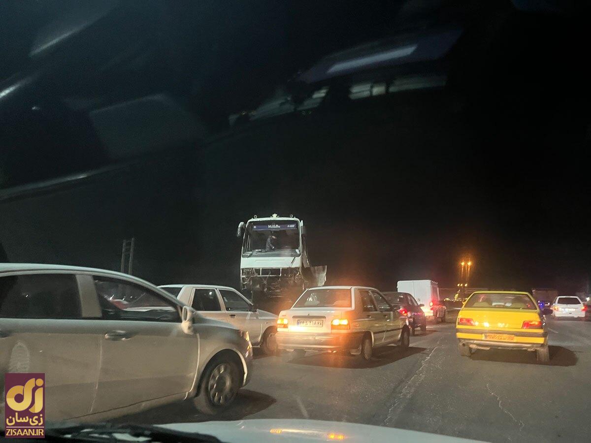 (ویدئو) وضعیت عجیب یک اتوبوس پس از تصادف شدید در جاده شهریار
