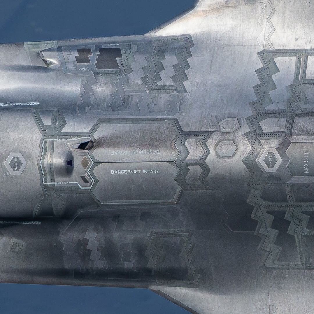 متفاوت‌ترین تصاویر از بدنه جنگنده اف-۳۵ آمریکا