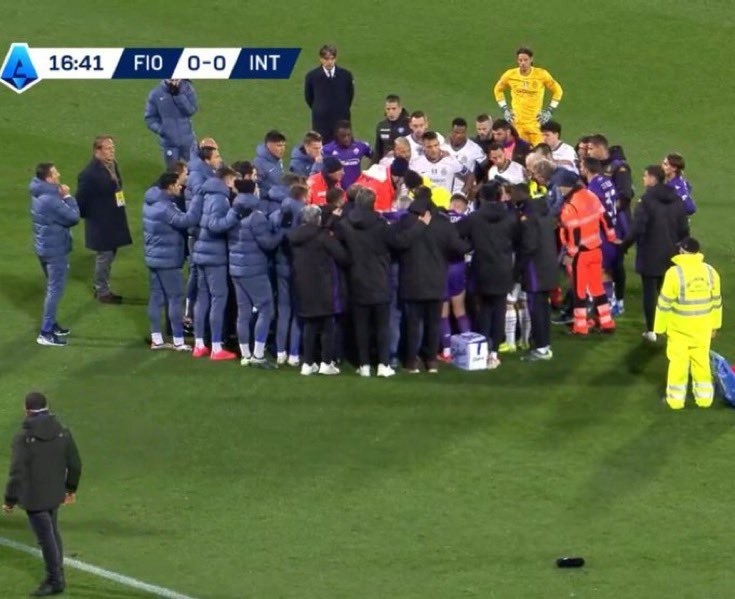 بازیکن فیورنتینا در بازی با اینتر سکته کرد؛ بازی متوقف شد