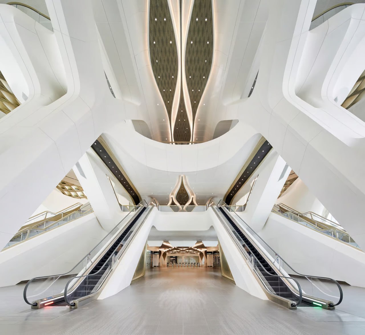 (عکس) عکس متروی جدید ریاض، مردم تهران را شوکه کرد؛ تصاویر متروی ریاض را ببینید