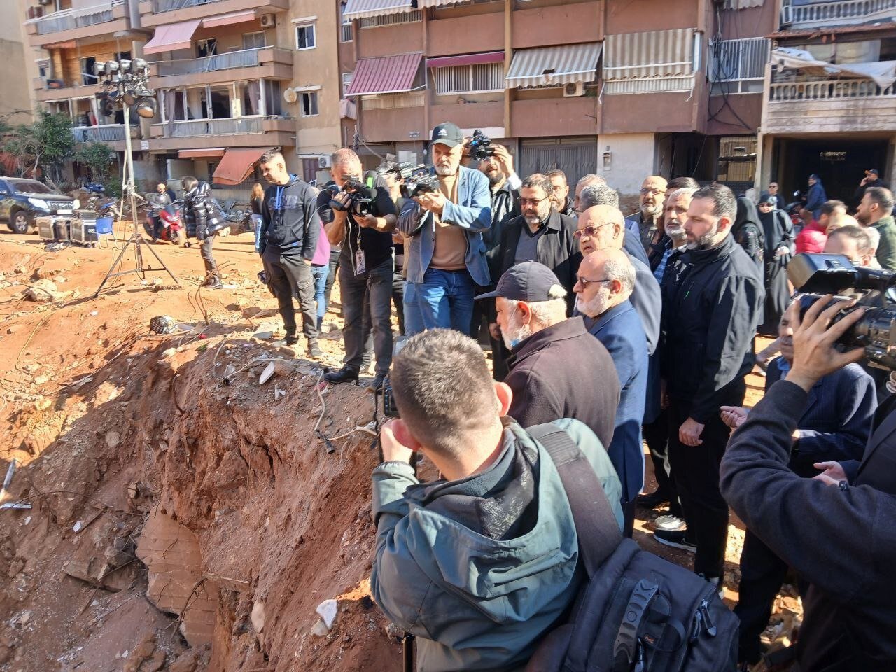 (تصاویر) سفیر ایران در محل شهادت سید حسن نصرالله