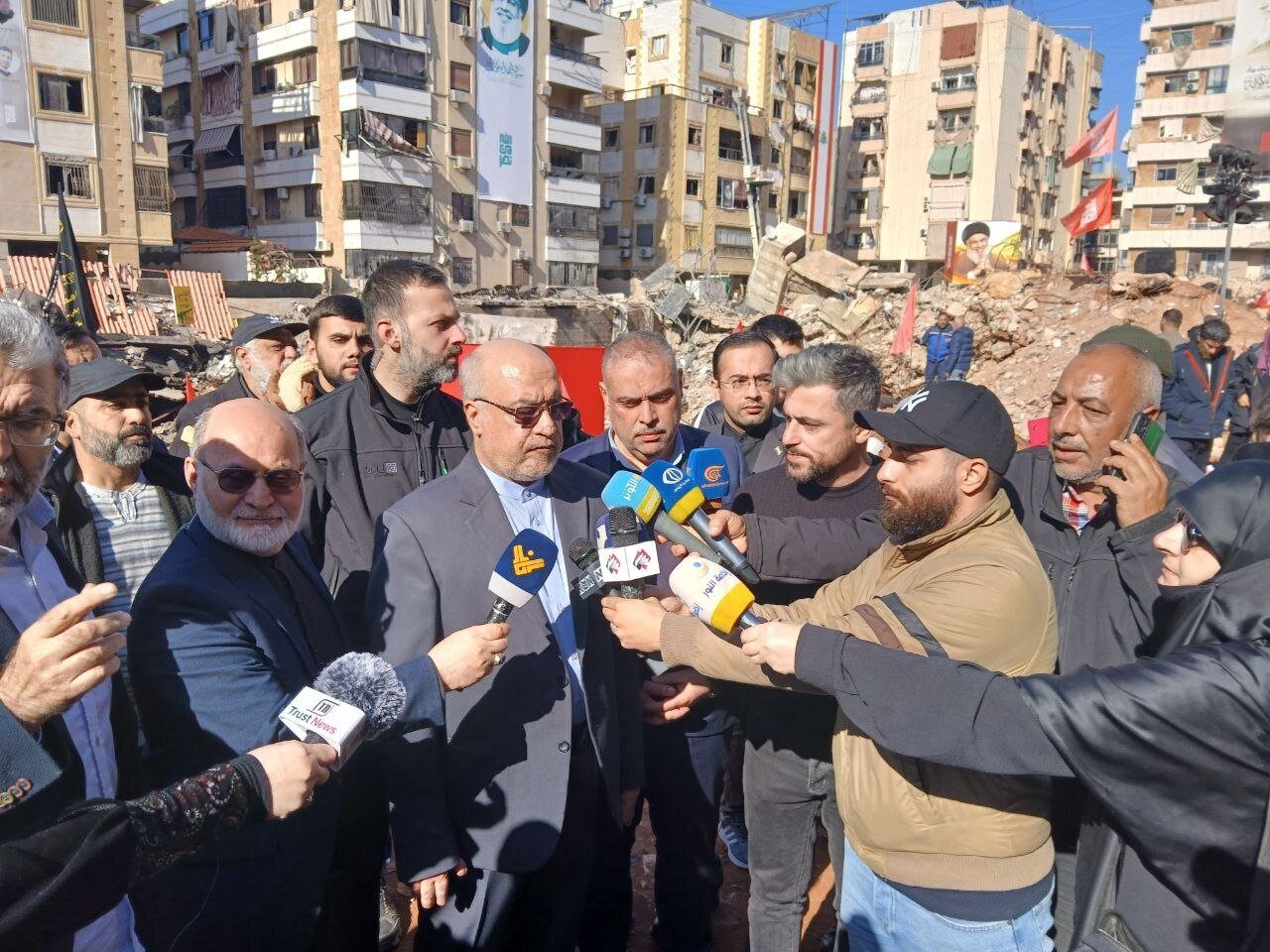 (تصاویر) سفیر ایران در محل شهادت سید حسن نصرالله