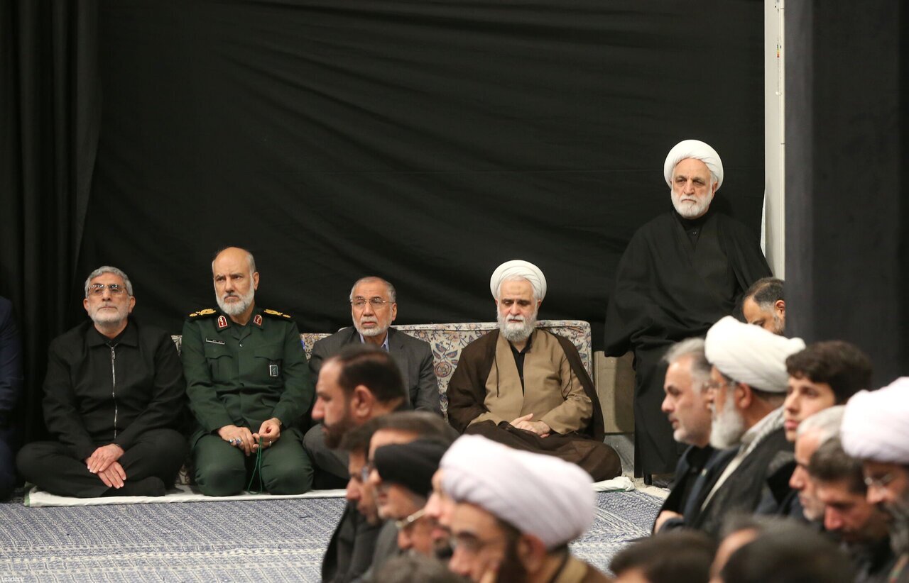 عکس | پوشش متفاوت سردار قاآنی در جدیدترین حضور در بیت رهبری