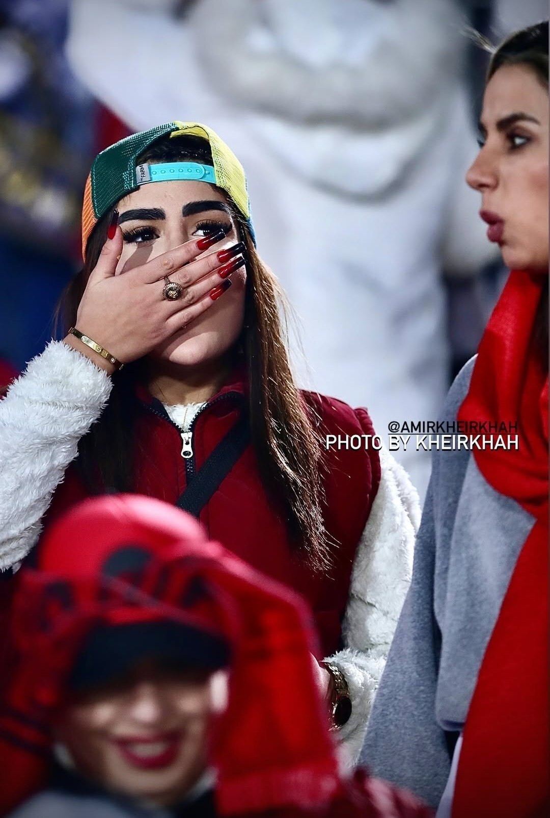 تصاویر | وقتی دختران پرسپولیسی از بازی تیم محبوبشان حرص میخورند! تعجب دختر هوادار پرسپولیس در ورزشگاه