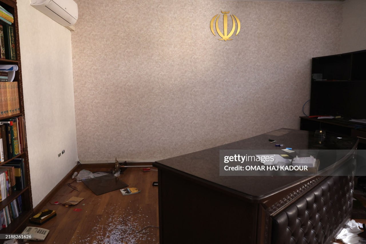 تصاویری باورنکردنی از تعرض به سفارت ایران در دمشق