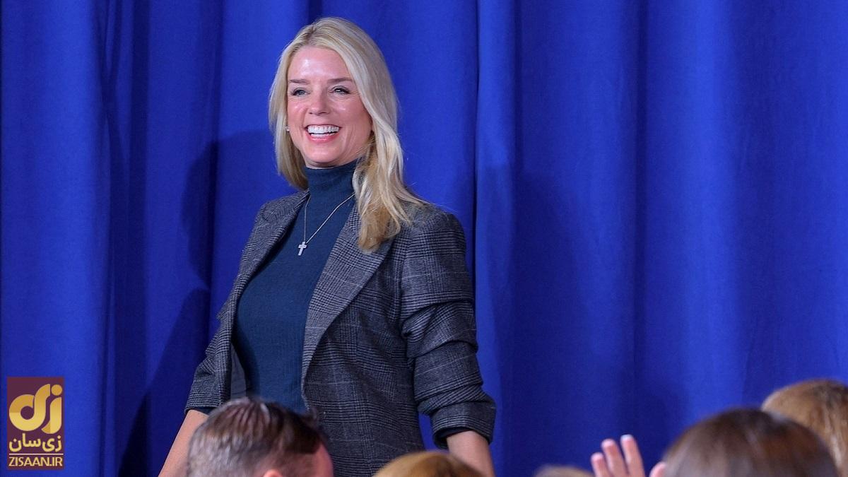 ترامپ این زن زیبا و شگفتانگیز را نامزد دادستانی آمریکا کرد؛ پام بوندی کیست؟ / کسی باور نمیکند این زن ۵۹ ساله است! ترامپ این زن زیبا و شگفتانگیز را نامزد دادستانی آمریکا کرد؛ پام بوندی کیست؟ / کسی باور نمیکند این زن ۵۹ ساله است!