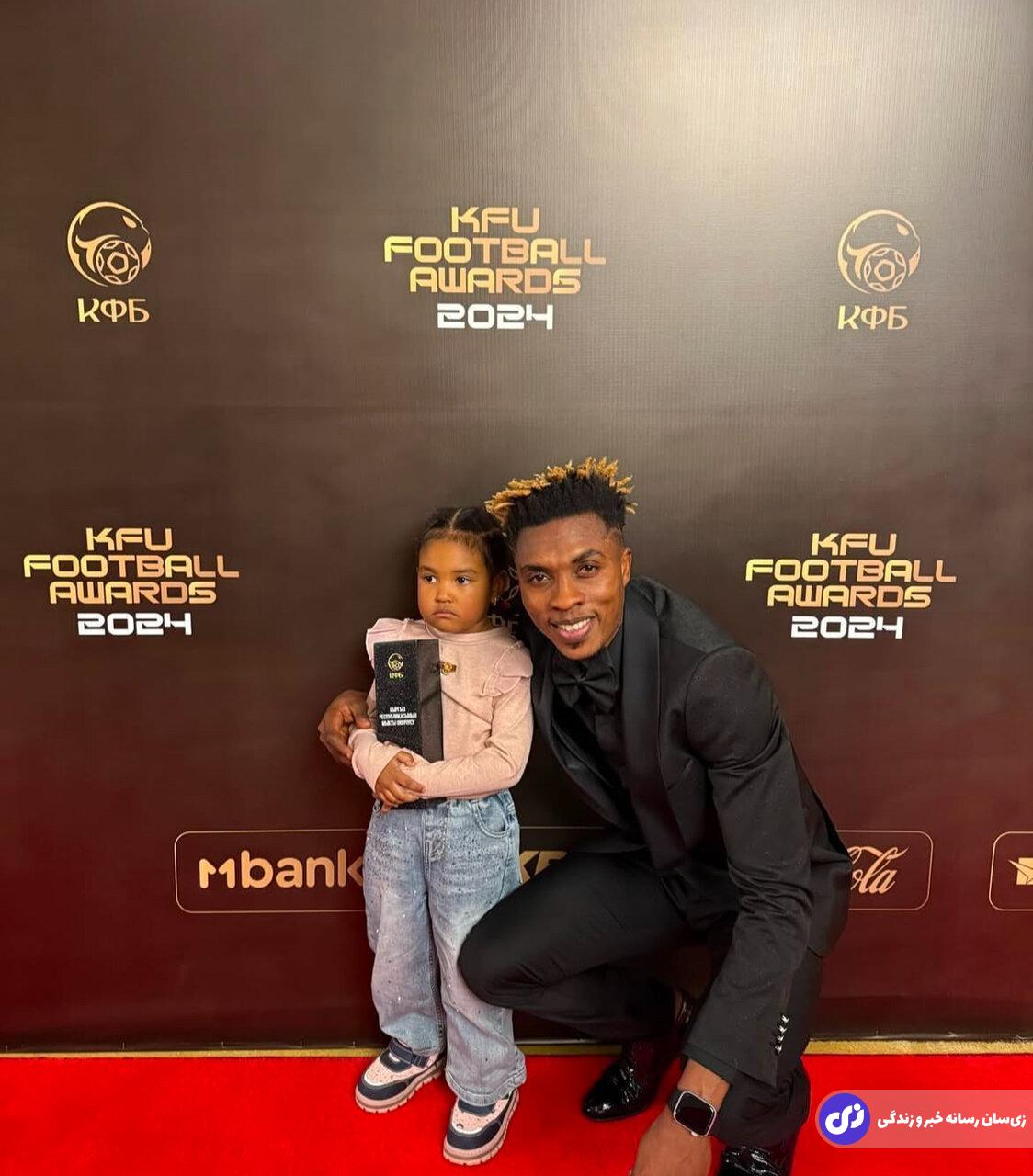 عکس | خرید آینده استقلال با دخترش در یک مراسم خاص عکس | خرید آینده استقلال با دخترش در یک مراسم خاص