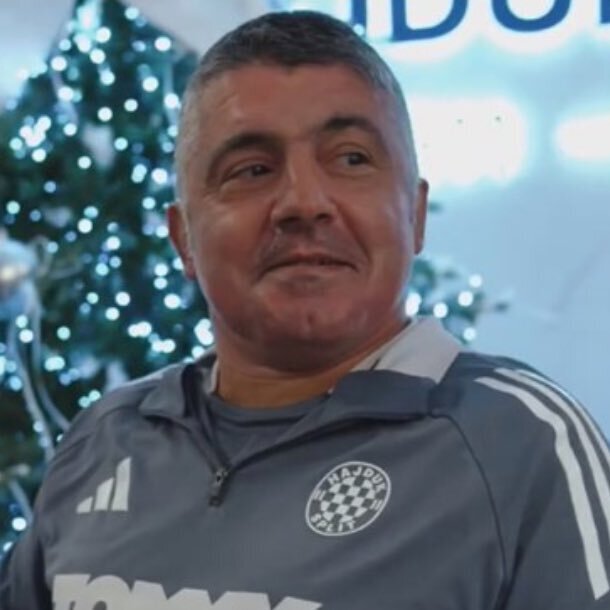 آقای اسطوره بالاخره ریشش را تراشید!