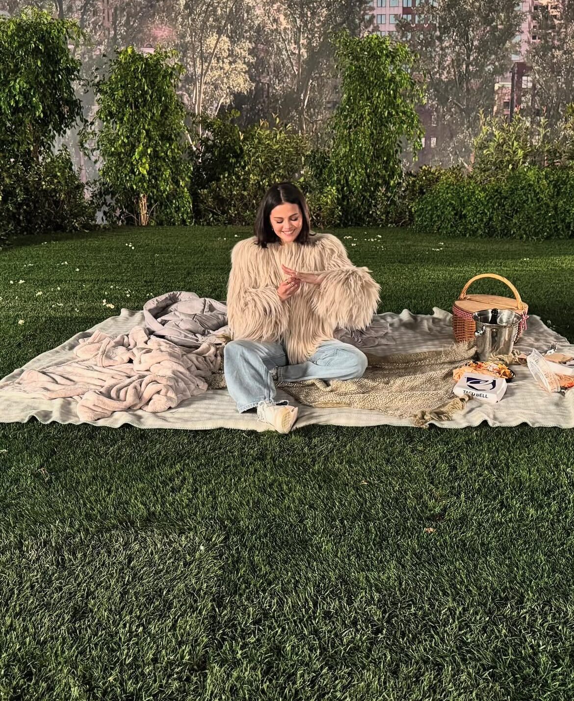 تصاویر حلقه نامزدی سلنا گومز پربازدید شد تصاویر حلقه نامزدی سلنا گومز پربازدید شد