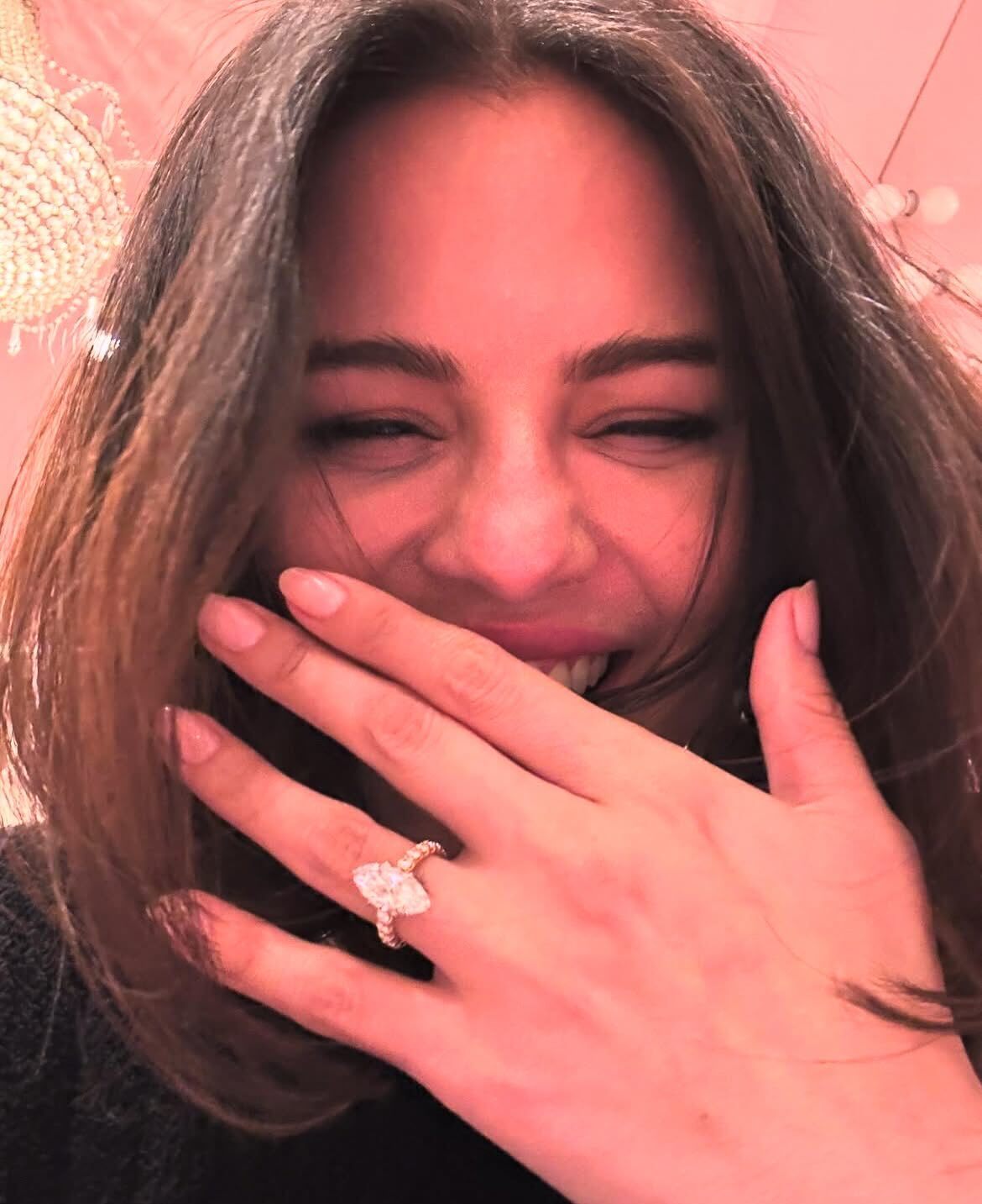 تصاویر حلقه نامزدی سلنا گومز پربازدید شد تصاویر حلقه نامزدی سلنا گومز پربازدید شد