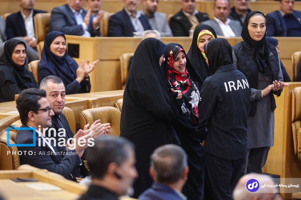 عکس جدید از دختر مسعود پزشکیان در کنار ورزشکاران زن عکس جدید از دختر مسعود پزشکیان در کنار ورزشکاران زن