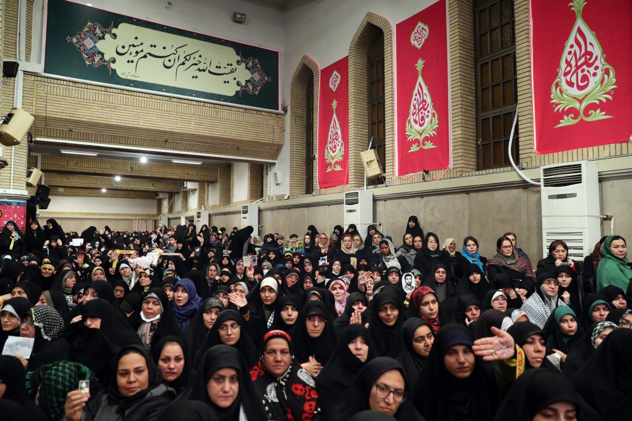 تصاویری از زنان خارجی در دیدار با رهبر انقلاب
