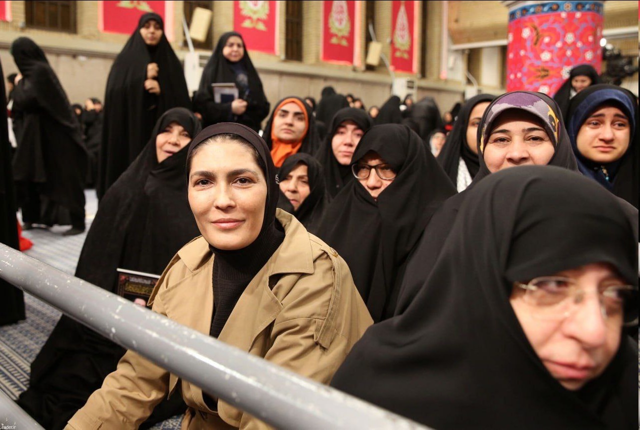 عکس | الهه منصوریان در دیدار با رهبر انقلاب عکس | الهه منصوریان در دیدار با رهبر انقلاب