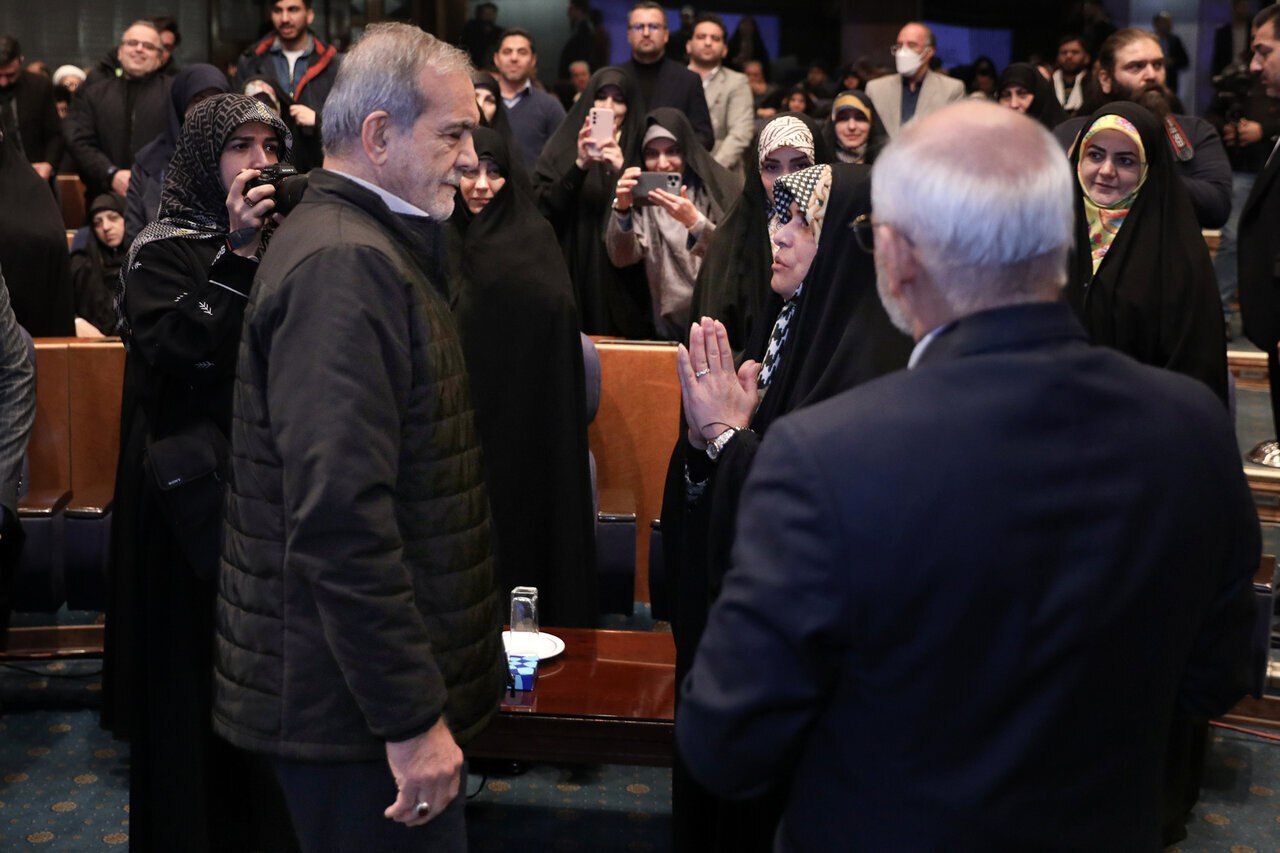 (تصاویر) همسر قالیباف از رئیس‌جمهور عذرخواهی کرد