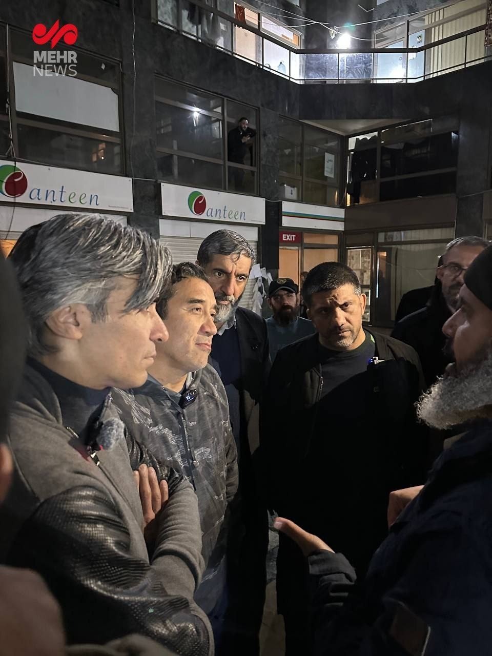 عکس | خداداد عزیزی، وحید شمسایی و علیرضا دبیر در مزار شهدای ضاحیه در لبنان