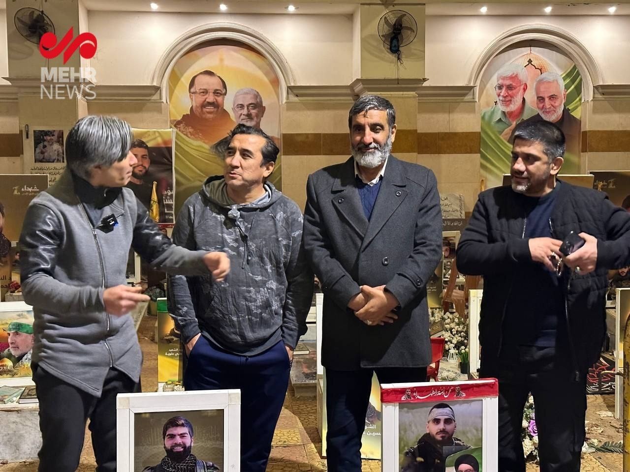 عکس | خداداد عزیزی، وحید شمسایی و علیرضا دبیر در مزار شهدای ضاحیه در لبنان