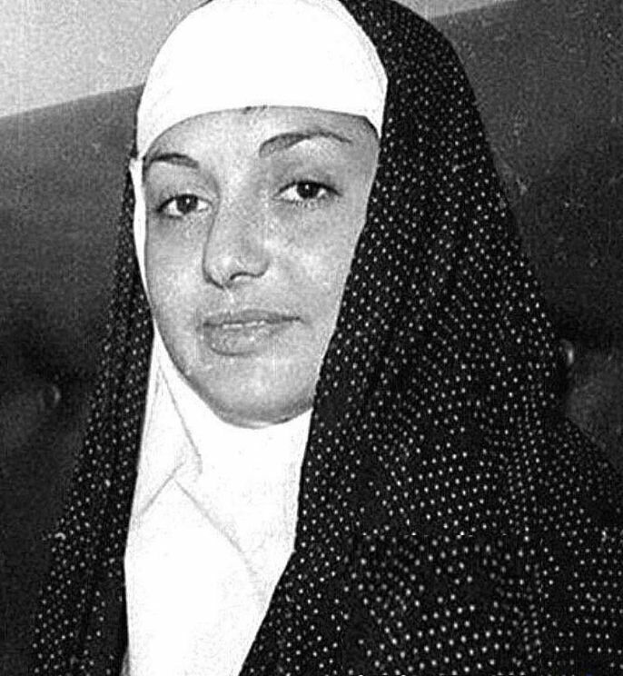 تصویری نایاب و جالب از گوگوش در سفر حج