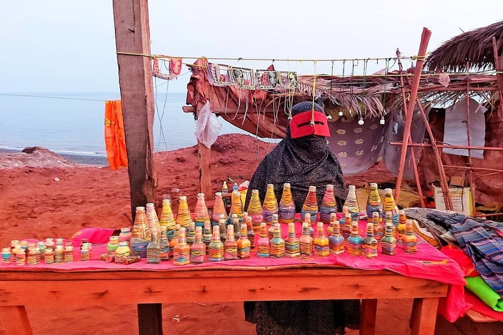 چرا گردشگران خاک جزیره هرمز را به توبره کشیدند؟ چرا گردشگران خاک جزیره هرمز را به توبره کشیدند؟