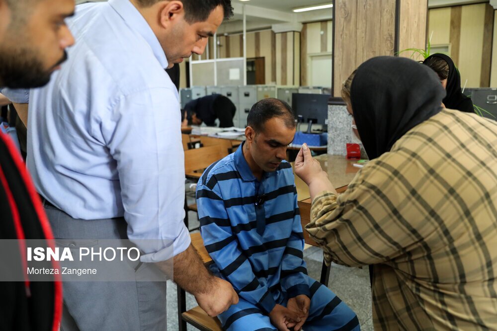 تصاویری از دستگیری عامل تجاوز سریالی در تهران و درگیری قربانیان با مرد شیطان صفت