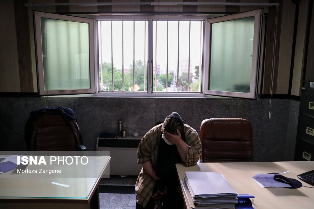 تصاویری از دستگیری عامل تجاوز سریالی در تهران و درگیری قربانیان با مرد شیطان صفت