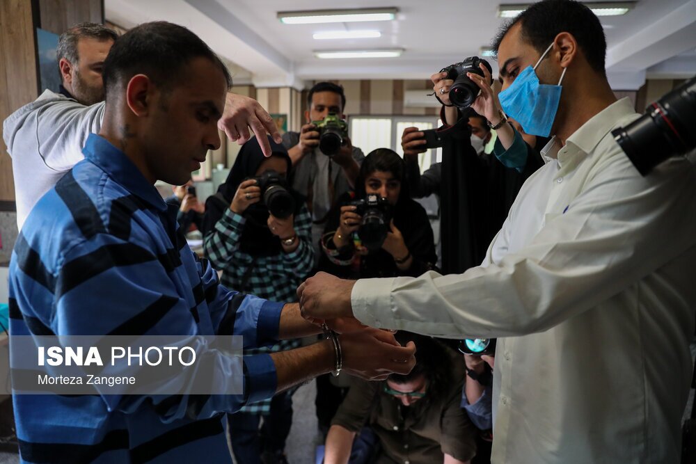 تصاویری از دستگیری عامل تجاوز سریالی در تهران و درگیری قربانیان با مرد شیطان صفت