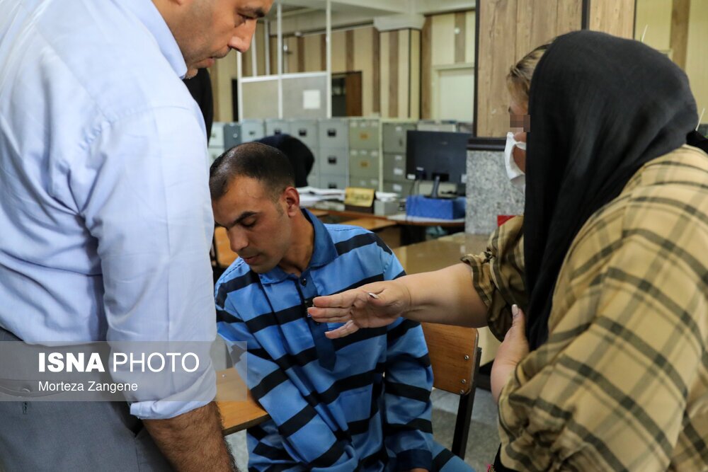 تصاویری از دستگیری عامل تجاوز سریالی در تهران و درگیری قربانیان با مرد شیطان صفت