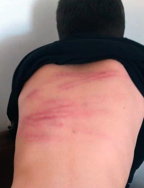 تصاویر تکان‌دهنده از ضرب و شتم دانش‌آموزان با کابل توسط معلم سنندجی!