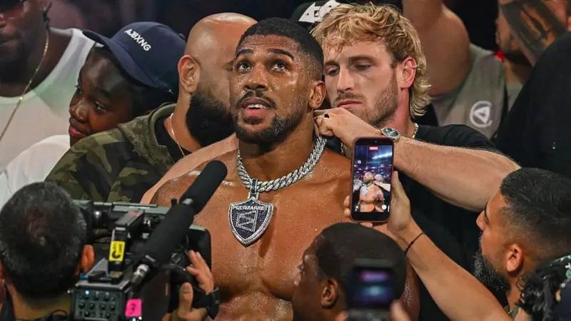 مبارزه آنتونی جاشوا و جیک پل؛ فک شکسته، دندان‌های خرد شده و «۲۸۰ میلیون دلار» جایزه!